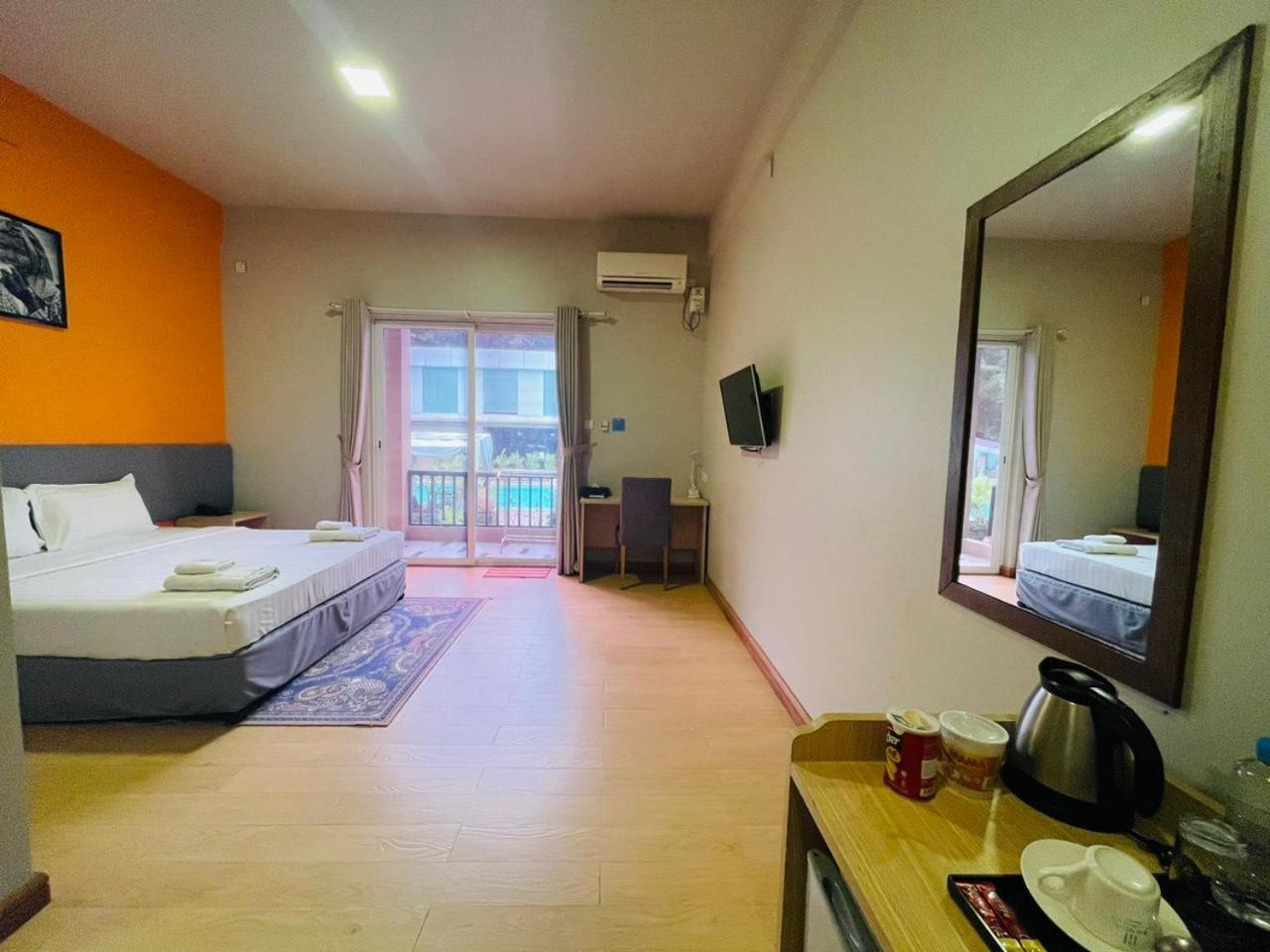 Wh Hotel & Service Apartment Thanlyin Экстерьер фото
