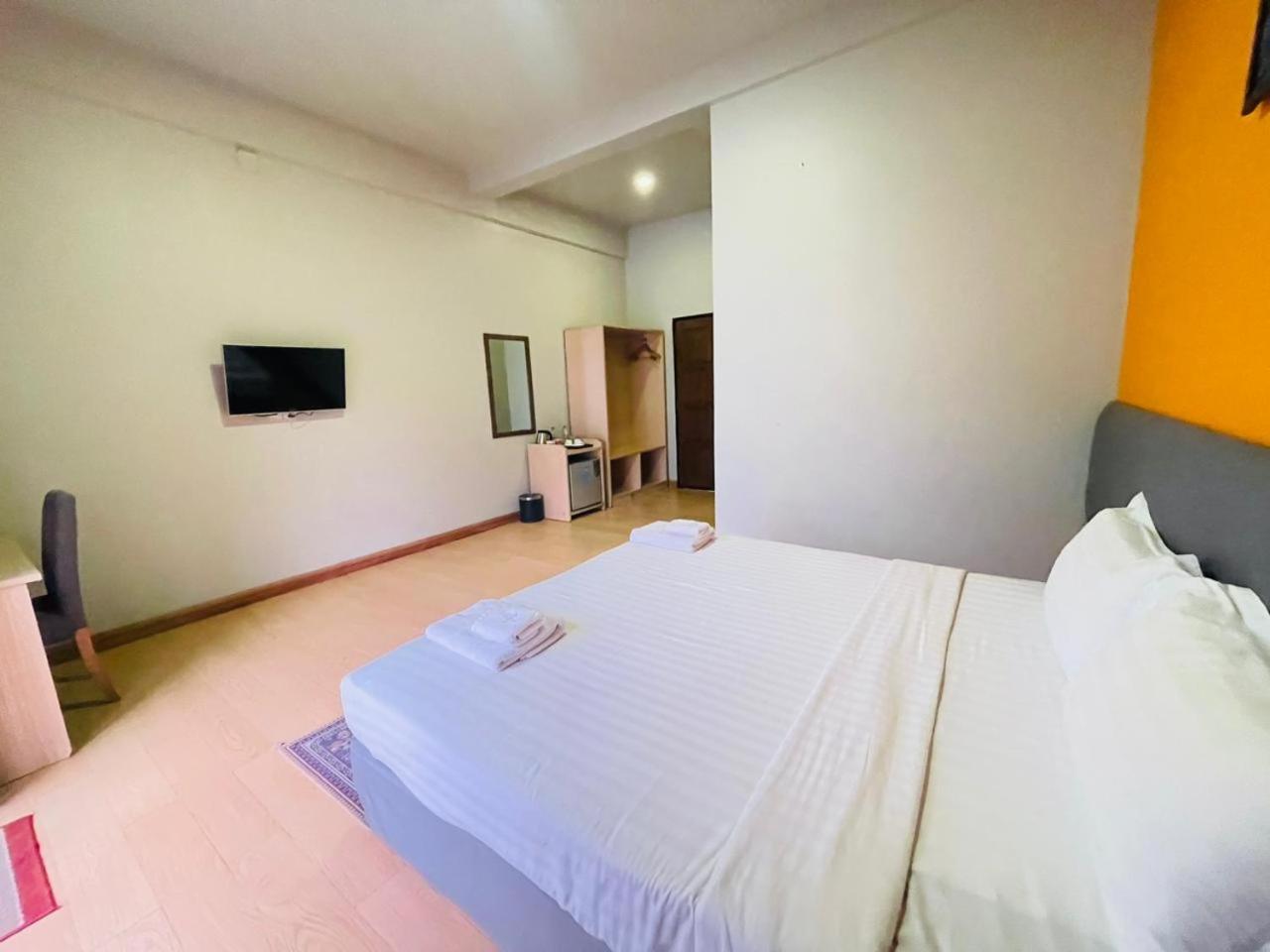 Wh Hotel & Service Apartment Thanlyin Экстерьер фото