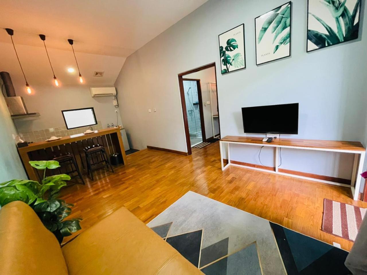 Wh Hotel & Service Apartment Thanlyin Экстерьер фото