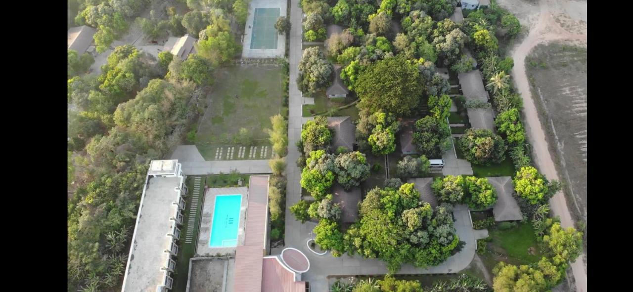 Wh Hotel & Service Apartment Thanlyin Экстерьер фото