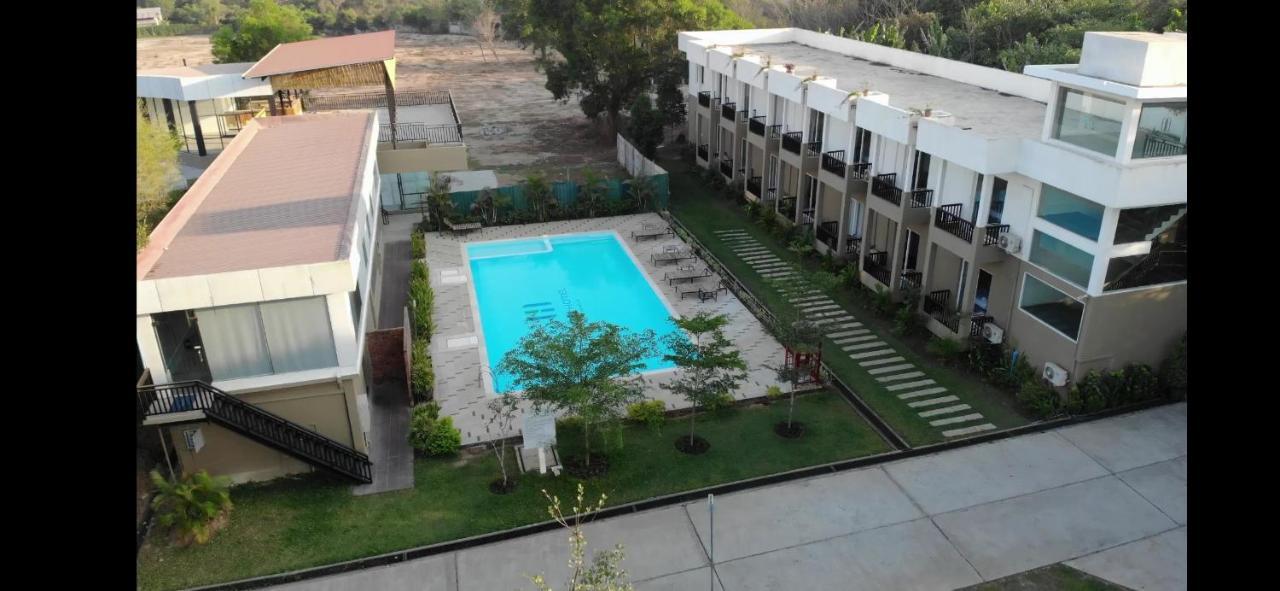 Wh Hotel & Service Apartment Thanlyin Экстерьер фото